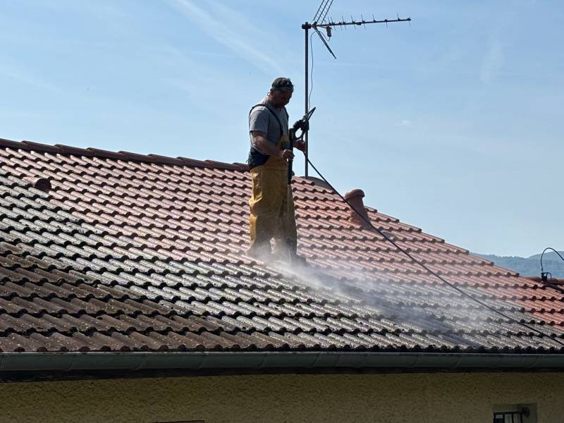 Stéphane Martinez, expert en nettoyage de toitures